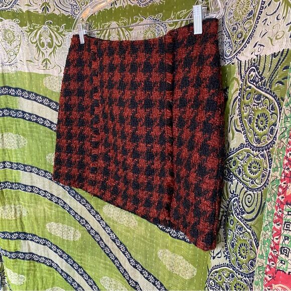 House of Harlow Red and Black Houndstooth Tweed Mini Skirt Size Medium - Picture 7 of 15